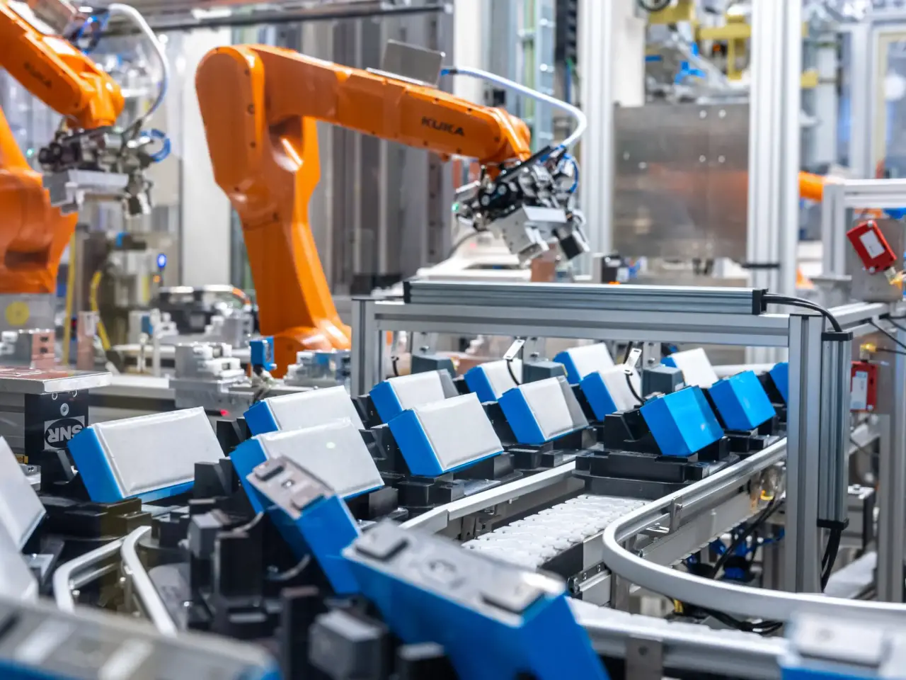 E-drive production expands in Leipzig: Second battery module line goes on stream img#1
