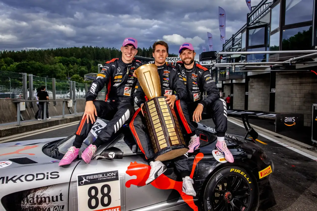 One car, two endurance race achievements: from the Nürburgring podium to the overall win at Spa img#1