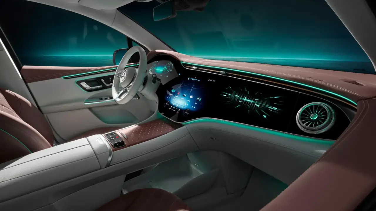 First glimpse of the interior of the new EQE SUV img#1