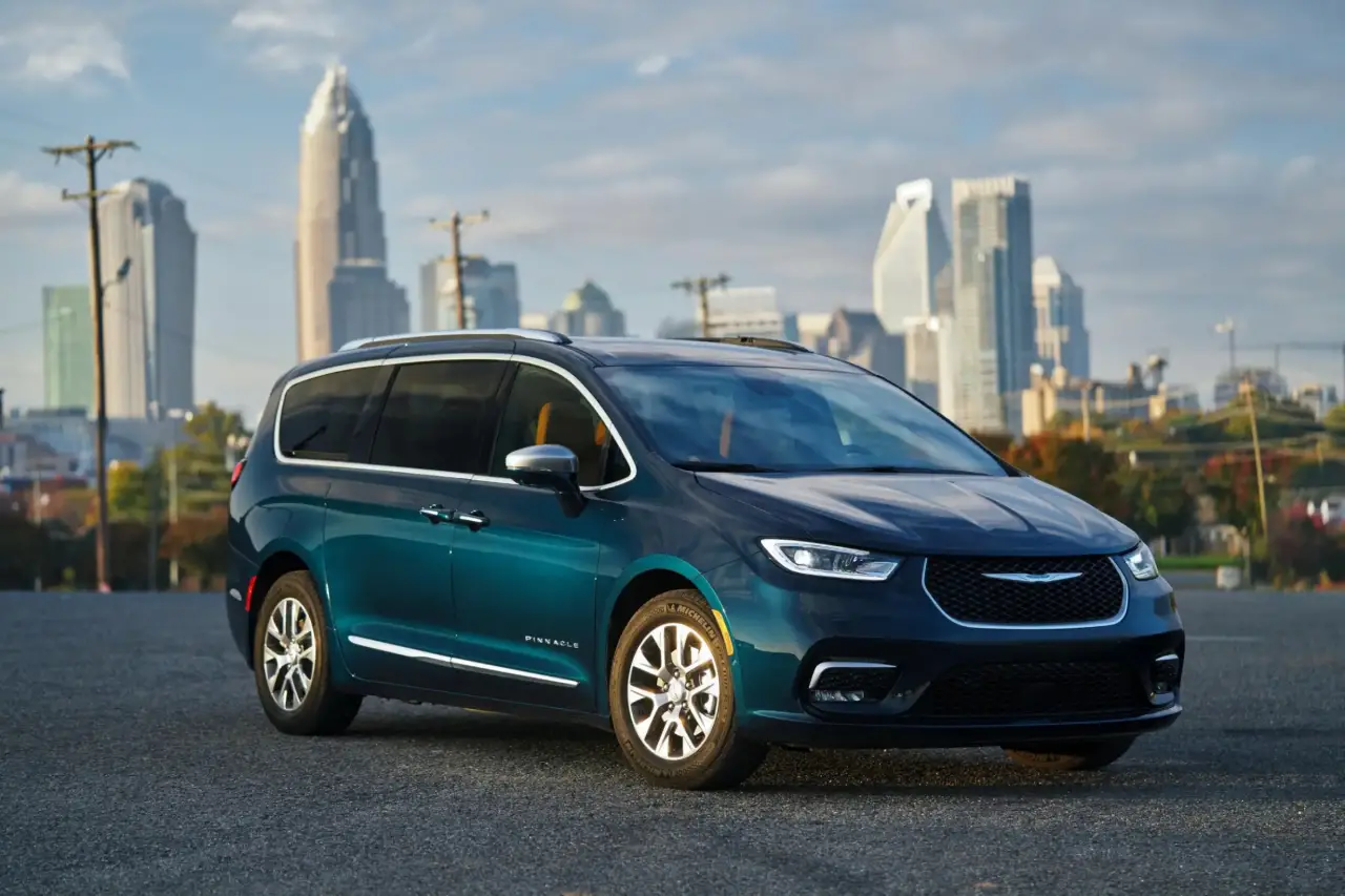 Chrysler Brand Charges Up Electrify Expo New York img#1