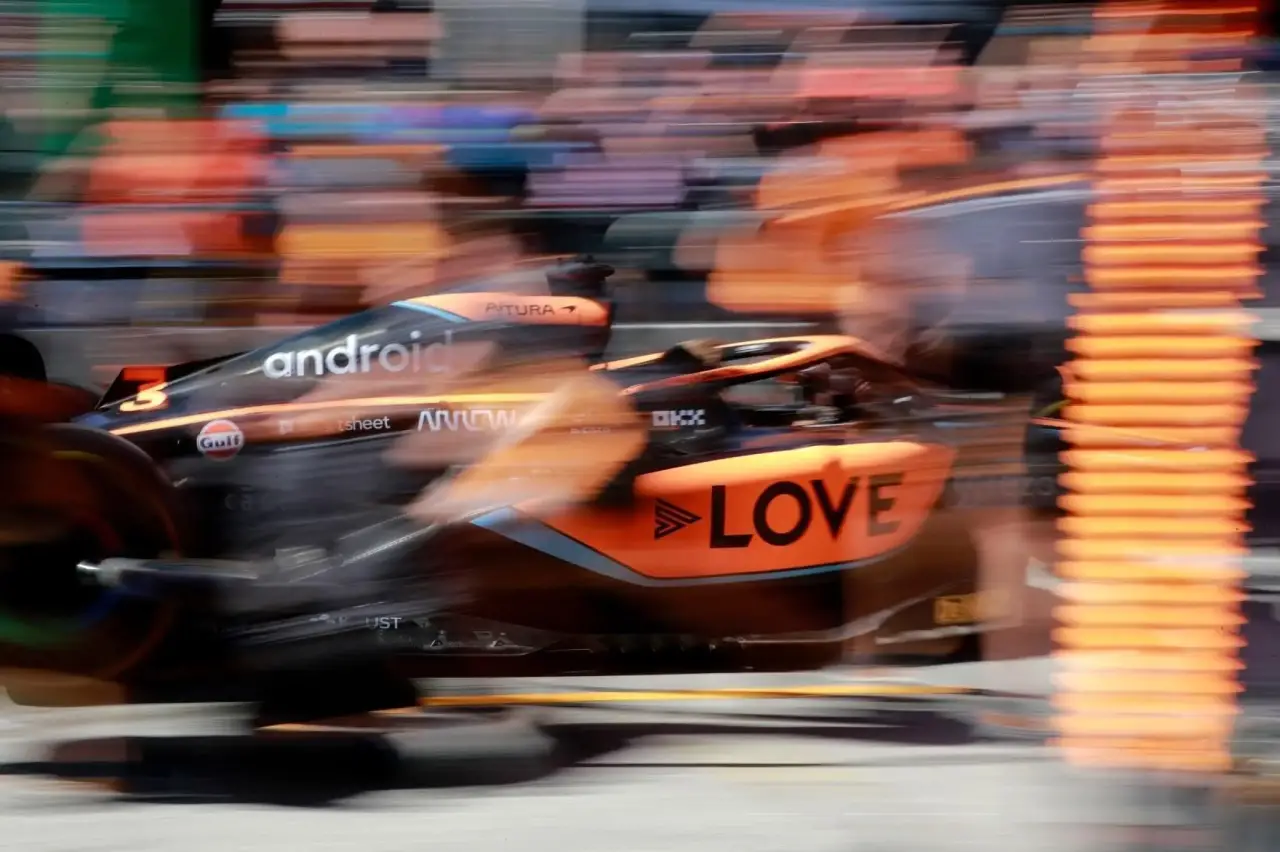 Total Fandemonium: VELO Shares The Love For McLaren Formula 1 Team Fans On- And Off- The Track img#1