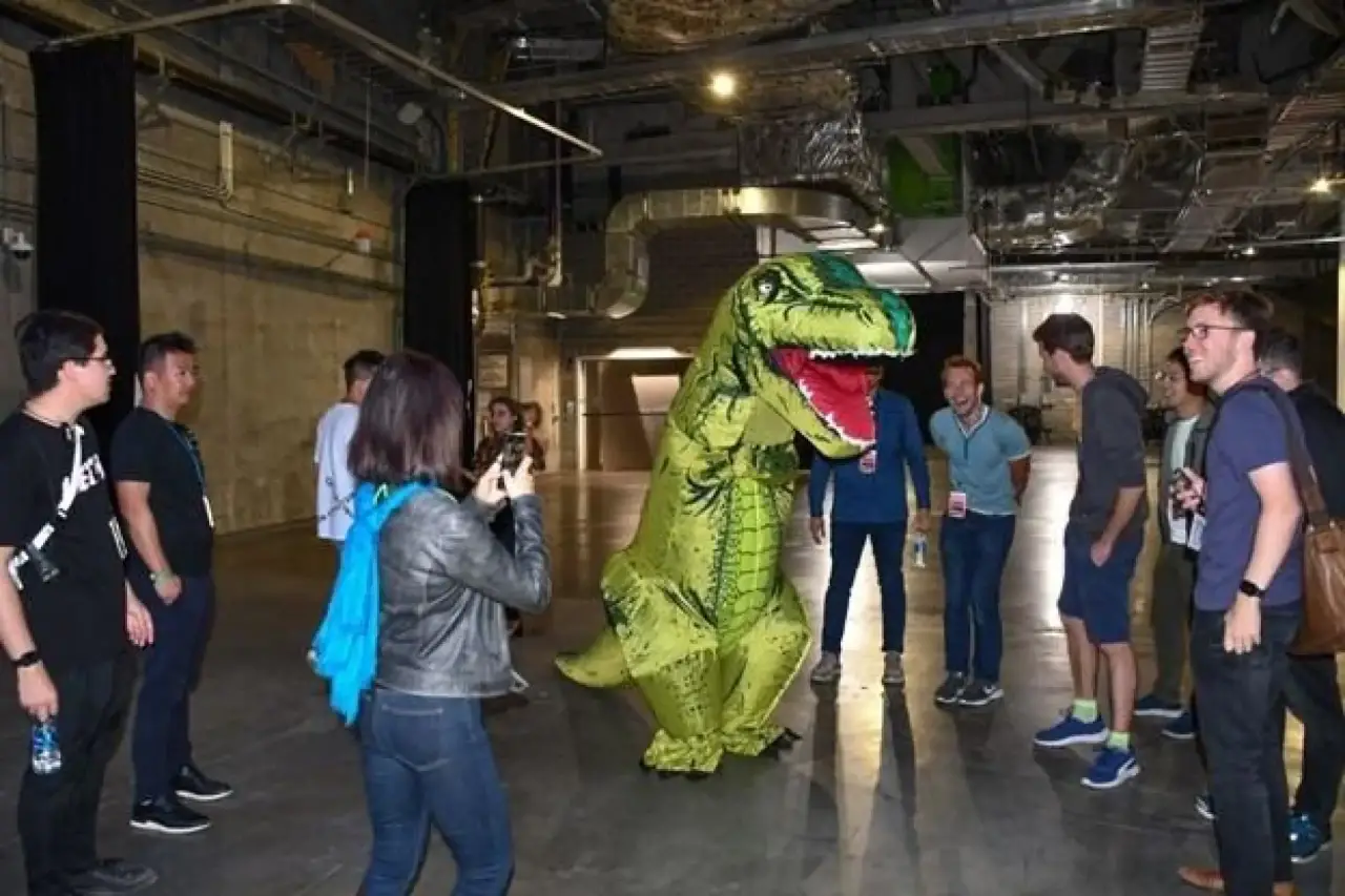 Vitalik Buterin Wears Dinosaur Costume and Outlines His Visions for Ethereum After the Merge img#1