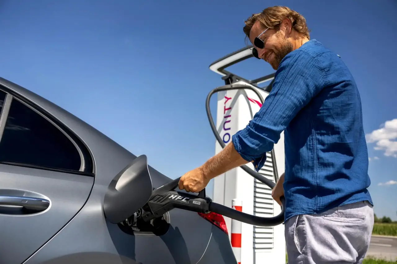 Plug & Charge now also available for Mercedes-Benz plug-in hybrids img#1