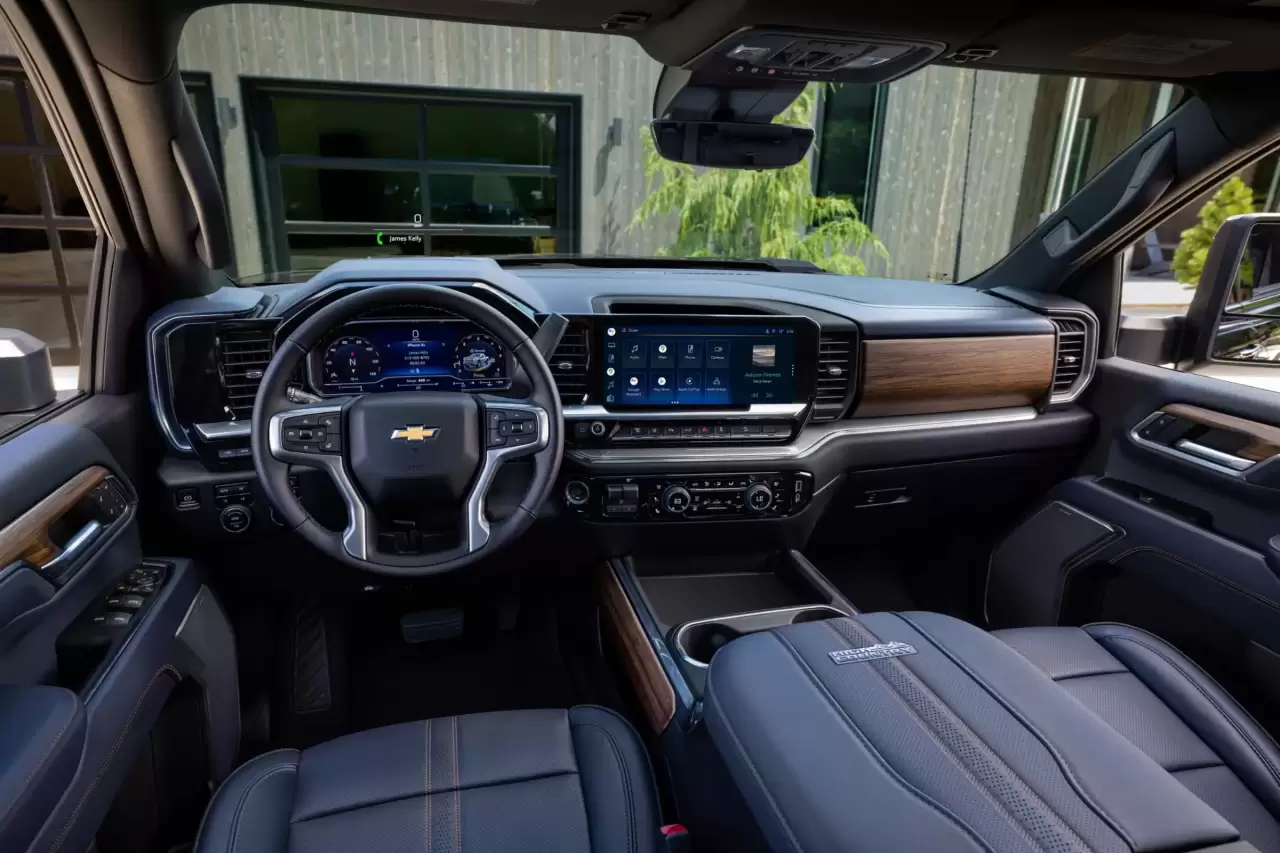 2024 Chevrolet Silverado HD Hauls in More Power, Enhanced Interior and Smarter Technology img#2