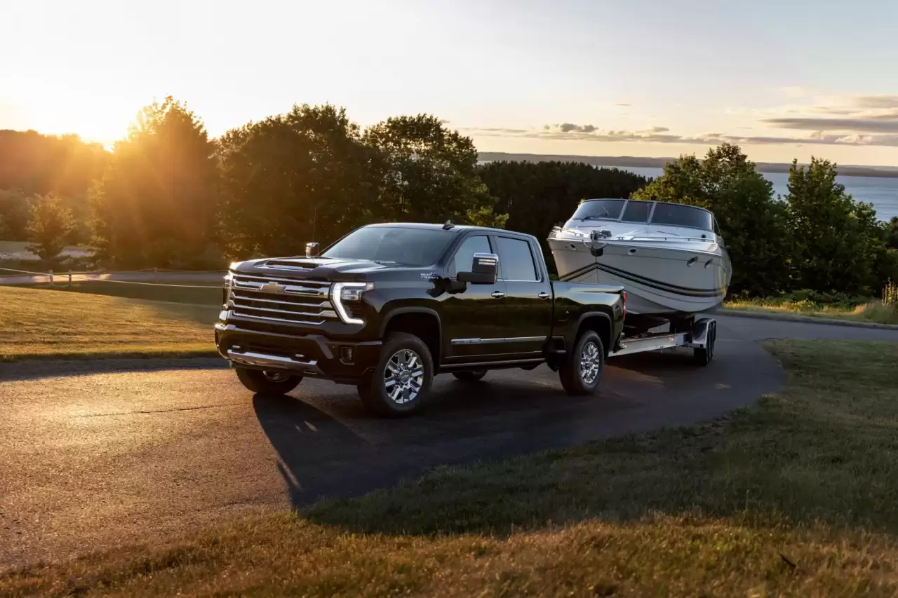 2024 Chevrolet Silverado HD Hauls in More Power, Enhanced Interior and Smarter Technology img#1